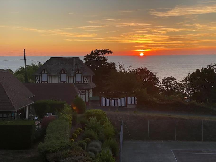 Appartamento Appart Lumineux Avec Vue Sur Mer A 180 Degres Trouville-sur-Mer Esterno foto